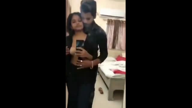 GF ko oyo me daldiya daldiya sex video